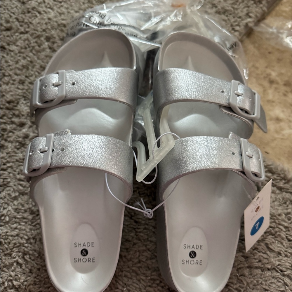 Shade & Shore Women's Metallic Silver Sandals